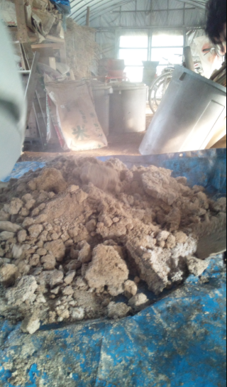 ぼかしを混ぜる。一度４５度以上になったら温度を見る必要はない　　2012-04-16