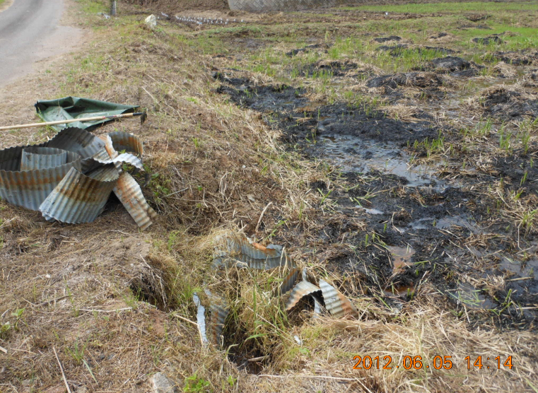 草刈りと溝作り 2012-06-05