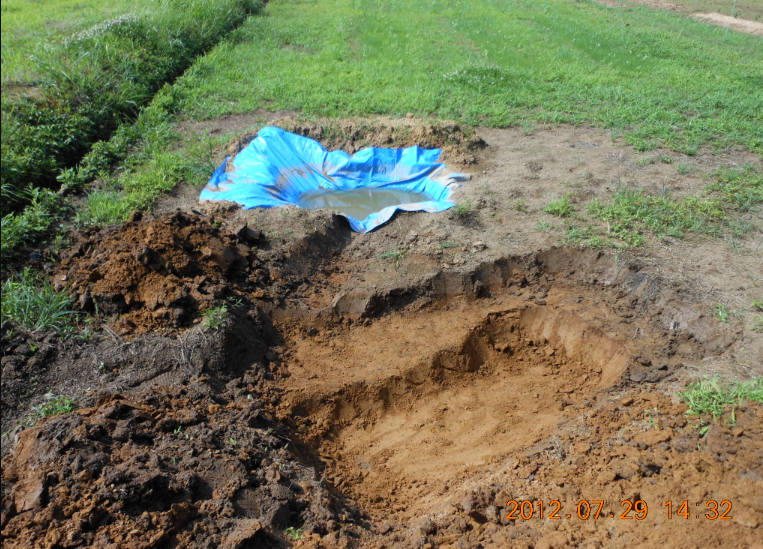 穴水２号ほ場でため池作り 2012-07-29