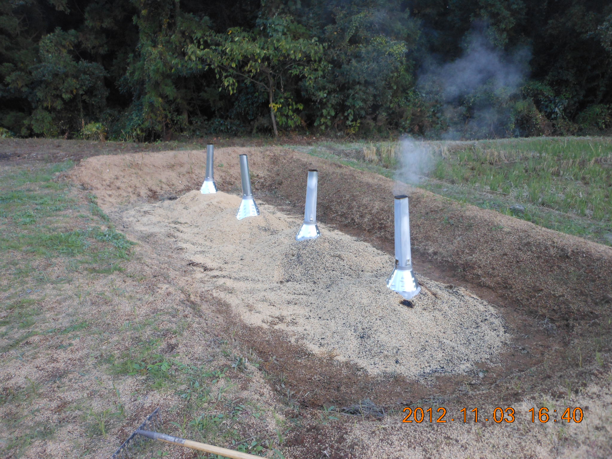 籾殻くん炭づくり 2012-11-03