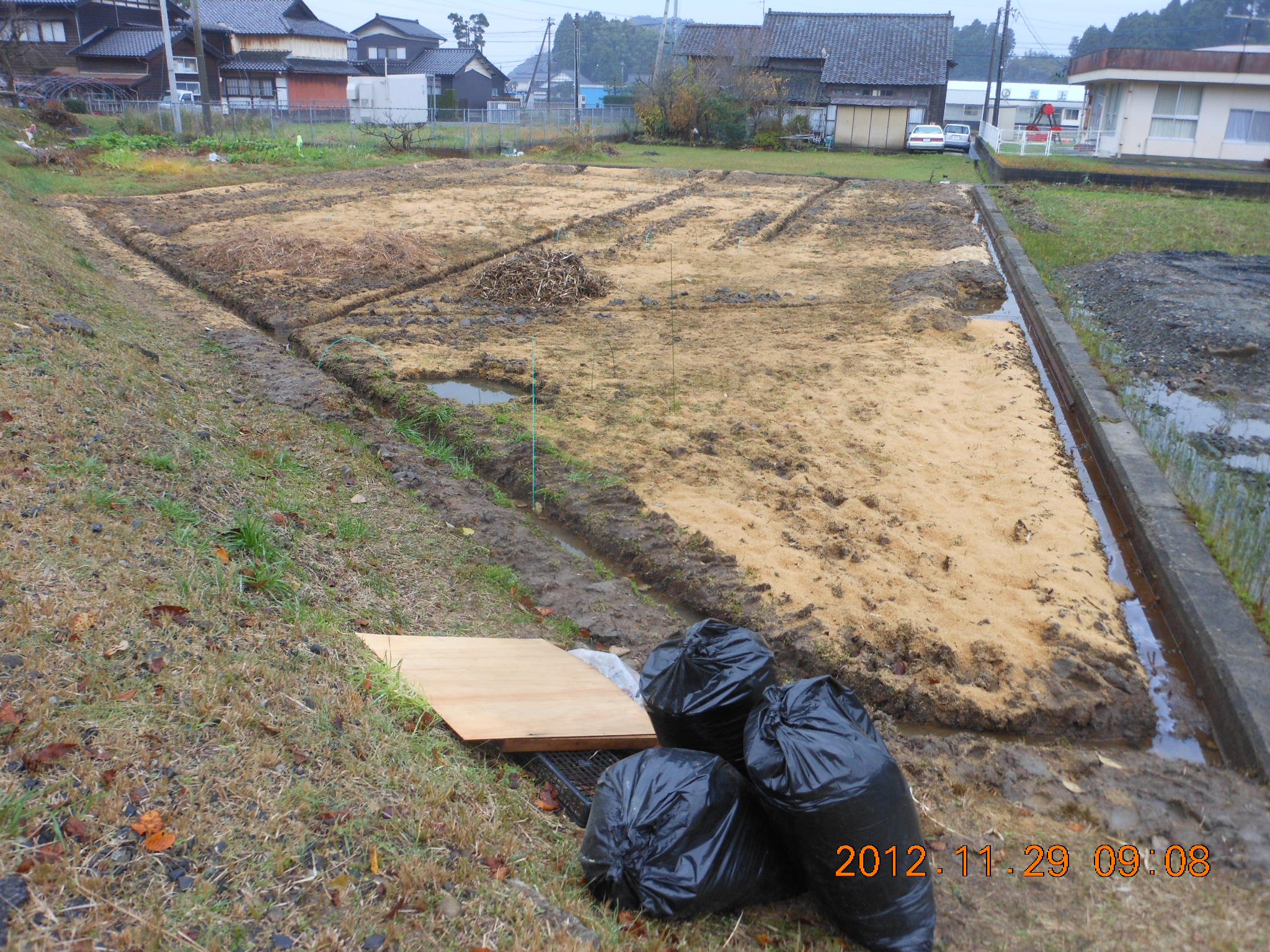 仮掘り終わりです。 2012-11-29