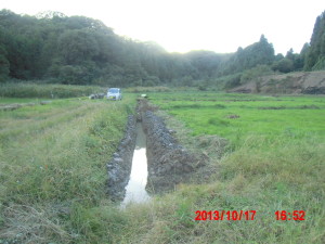 作業日誌 2013-10月17日~10月21日:排水溝作り(2)