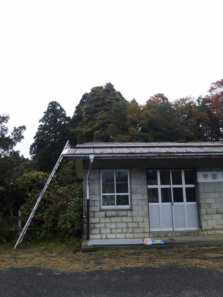 明日風がなければ夜勤明けですが屋根にシート張ります-2016-11-17