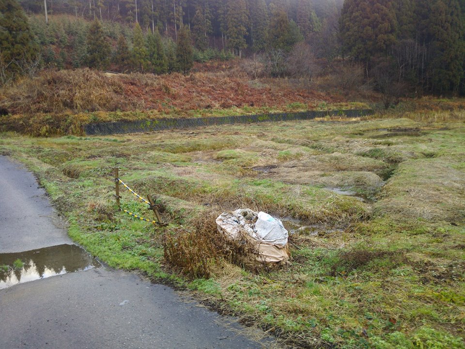 倉庫の屋根と側面の修理が必要-2017-01-01