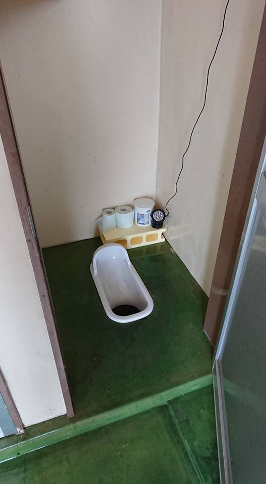 やっと雪が止んだ。駅舎のトイレの掃除してました。-2018-02-08