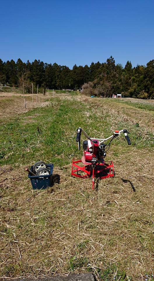 ミニ耕運機ですが、アタッチメントを左右逆につけてたようです-2018-03-30