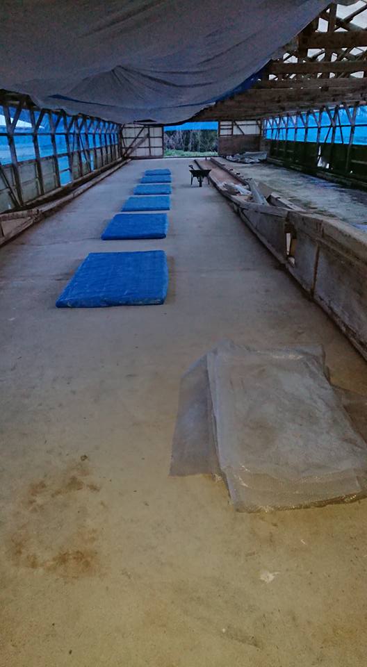 収穫物保管倉庫の掃除片付け中です-2018-04-10