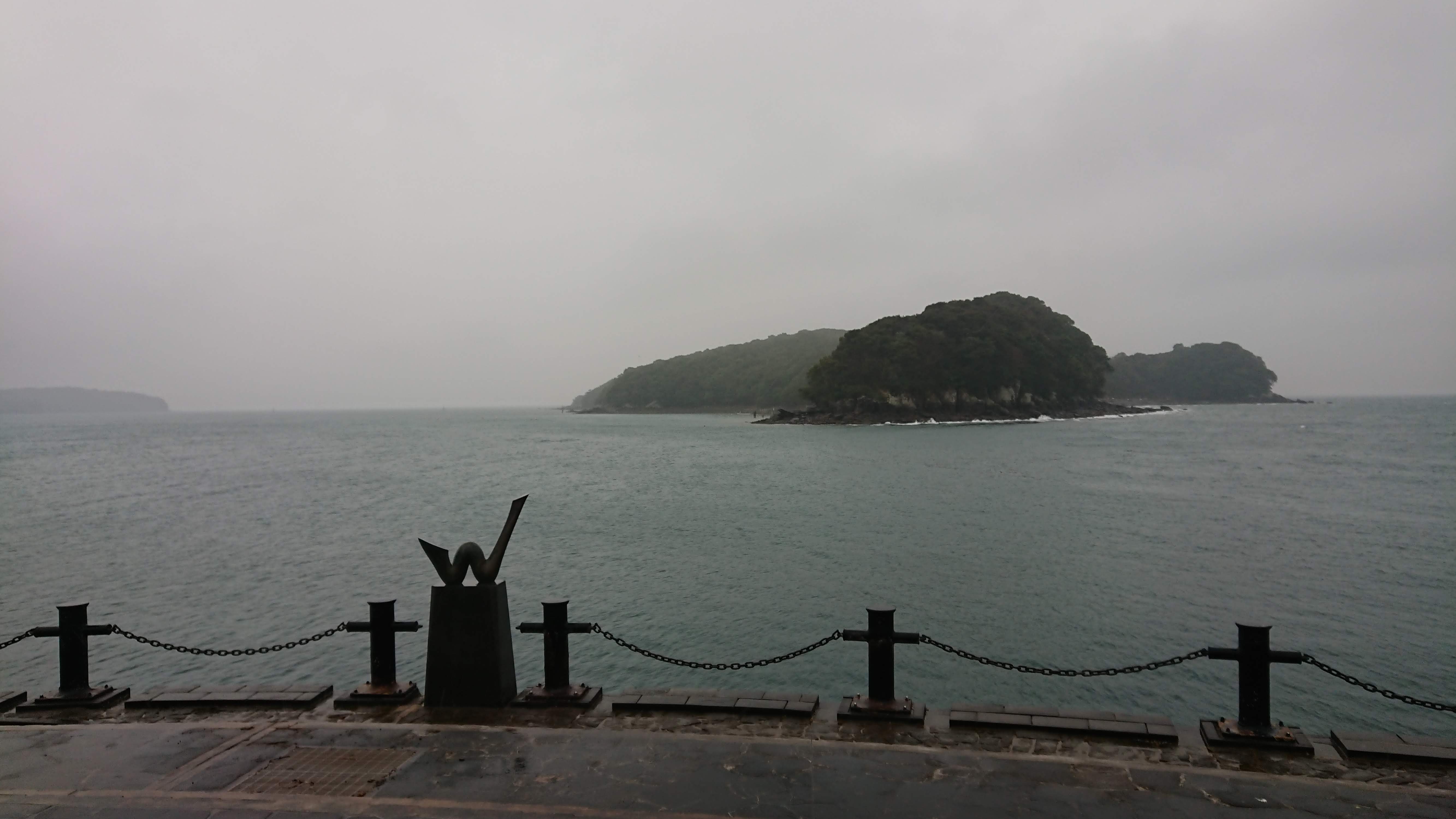 小雨の中、水俣湾の埋め立て地の海岸に来てみた-2020-01-25