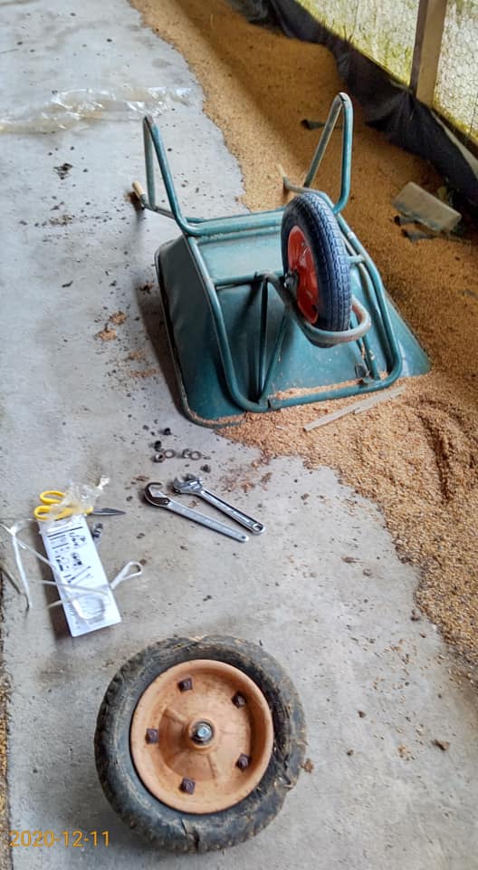 壊れていた一輪車をやっと修理する気になった-2020-12-11