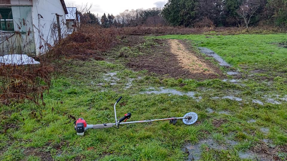 ヤーコン畑の区画の拡張工事です-2020-12-27