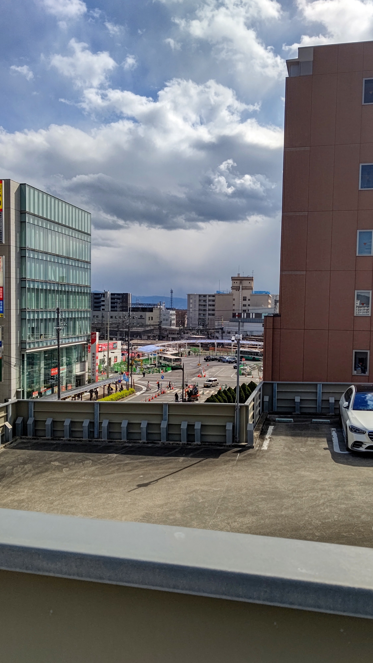 奈良市に着いた。壁に銃弾跡が見つかった駐車場です-2023-03-02