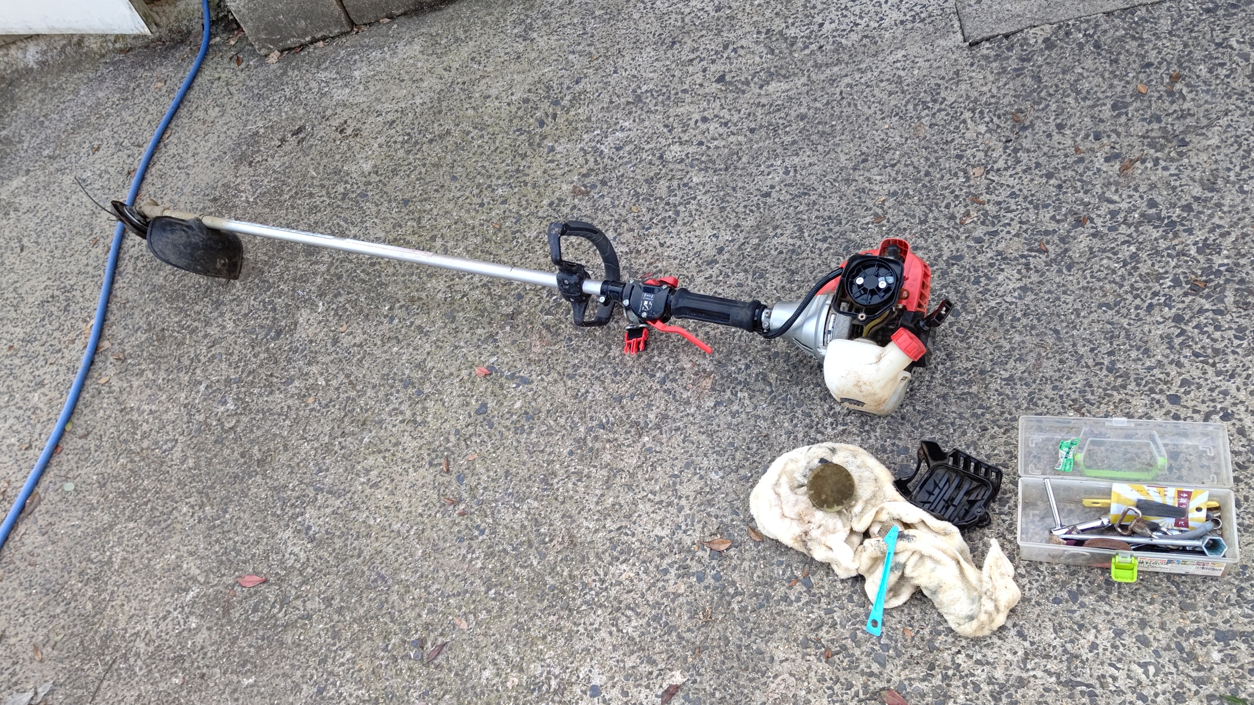 お彼岸が近いので、今年初めて草刈り機を動かしました-2023-03-14