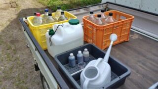 ニンニク畑にも微生物資材の土帰土輝N-100の100倍に薄めた水をじょうろで散布しました-2025-04-18