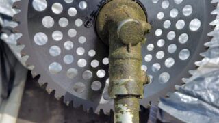 草刈り機の刃の表と裏を間違えずに正しく交換方法です-2025-06-04