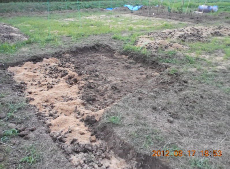もみ殻くん炭を作るための場所 2012-08-17