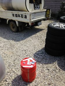 森本石油さんで正規のガソリン携行缶買ってガソリン入れてきました 2017-04-05