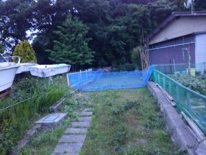 親父が家の周りを ネットで囲んで草(www) 2017-06-01