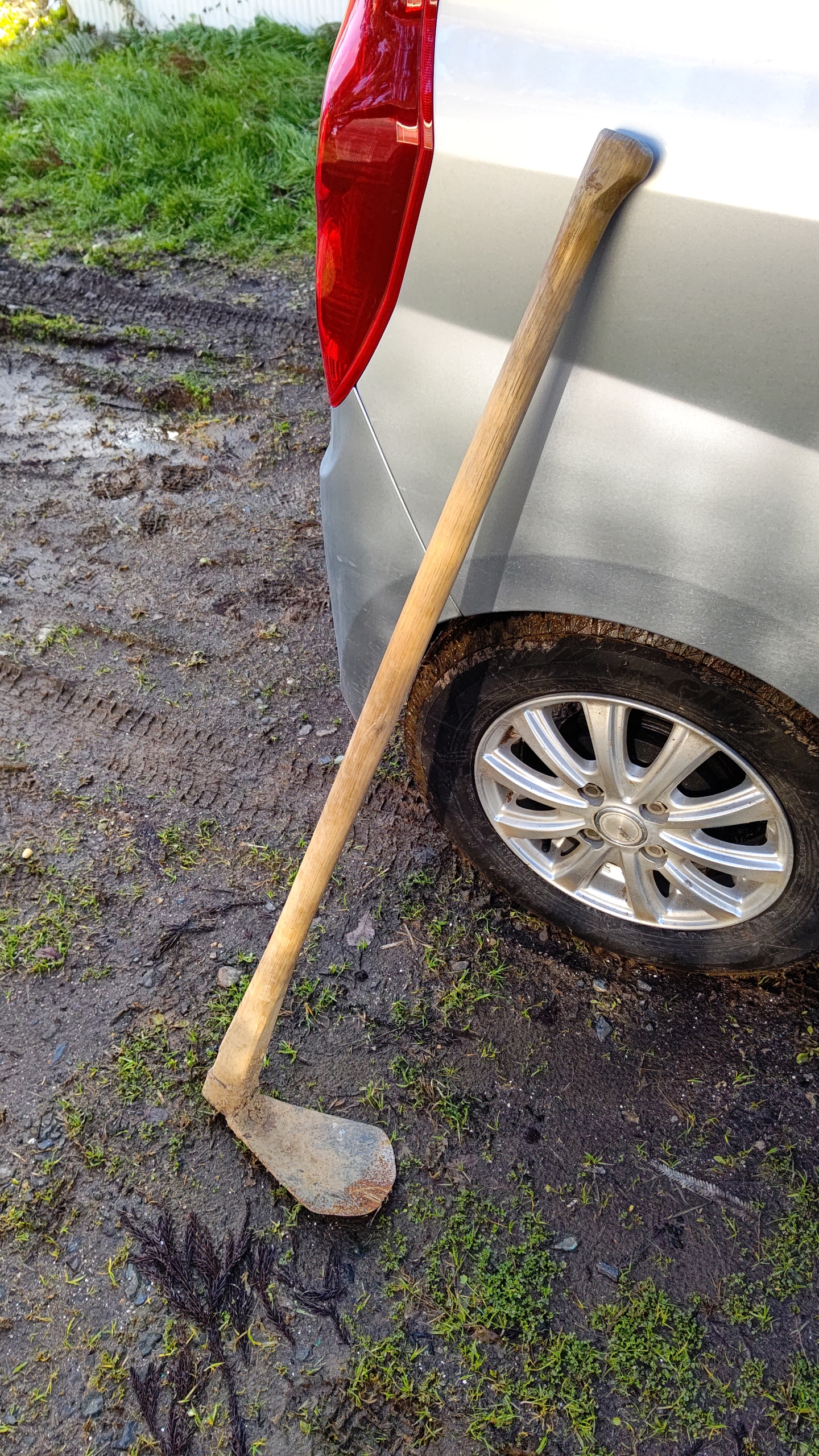 廃ホダ木でたい肥入れを作ろうと思う-2023-01-03